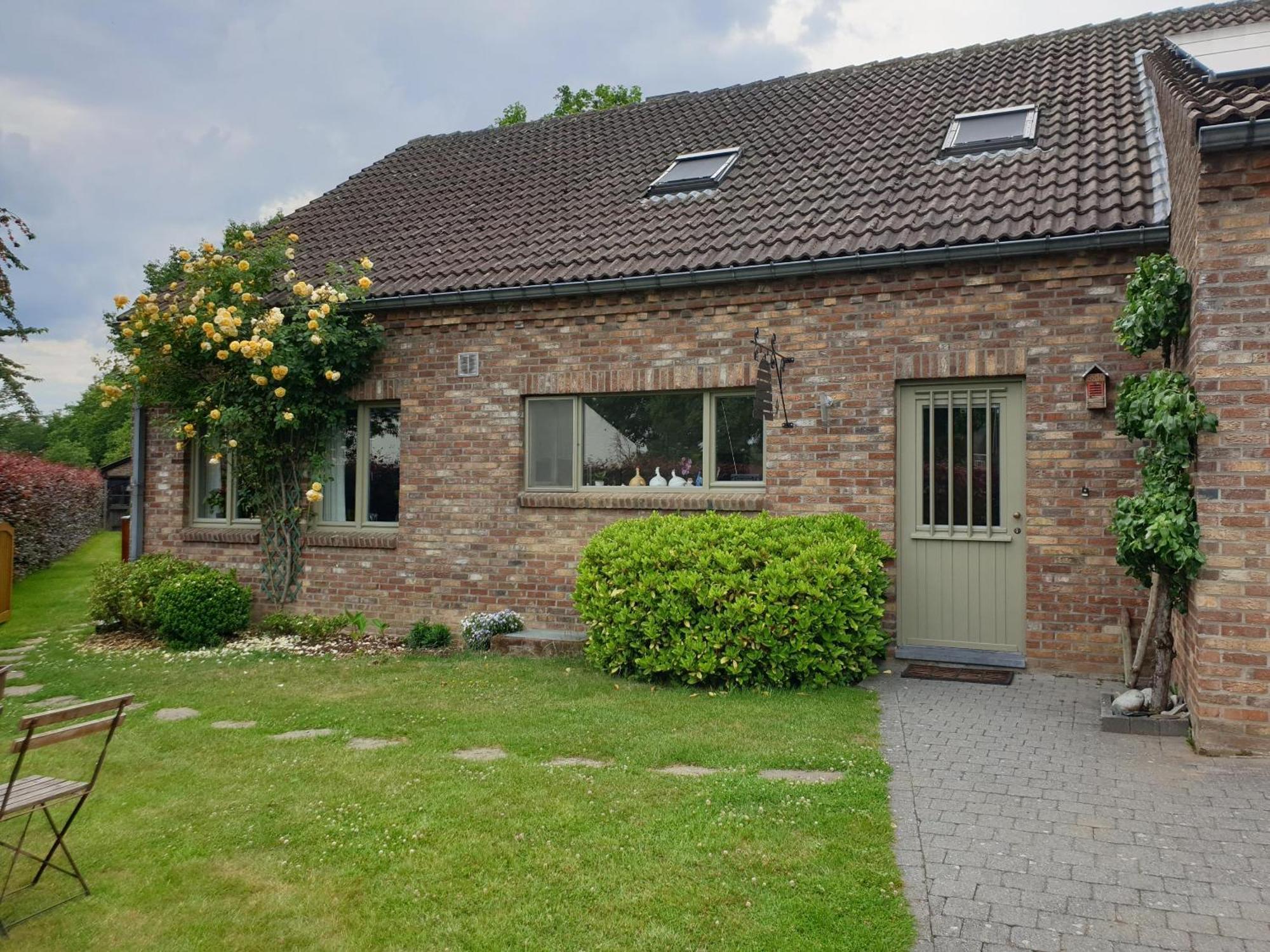 Logeren In Aldeneik Lägenhet Maaseik Exteriör bild